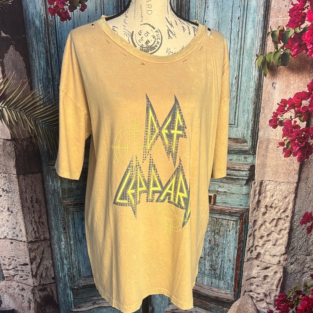 Vintage Canvas Def Leppard Beige T-shirt New in Package , size medium and small
